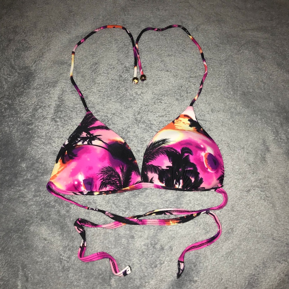 Wet seal bikini top